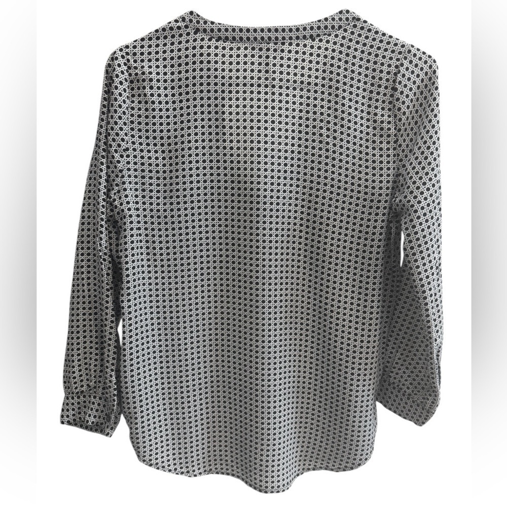 JOIE Black/White Long Sleeve V-Neck Printed Blouse Front Pockets 100% Silk XS - Picture 3 of 7